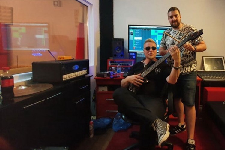 Bend "Racija" u saradnji sa Nešom "Twins" objavio pjesmu "Ti si ta"