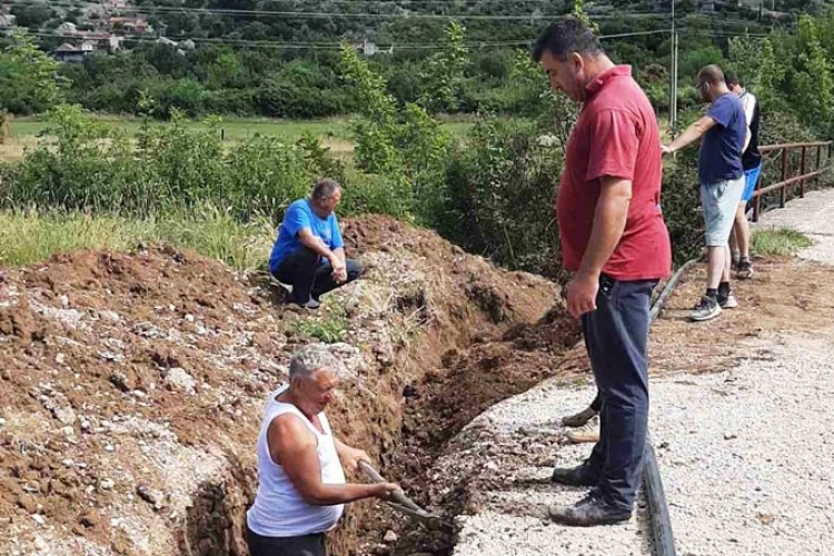Popravljen sistem za navodnjavanje u selu u Popovom polju