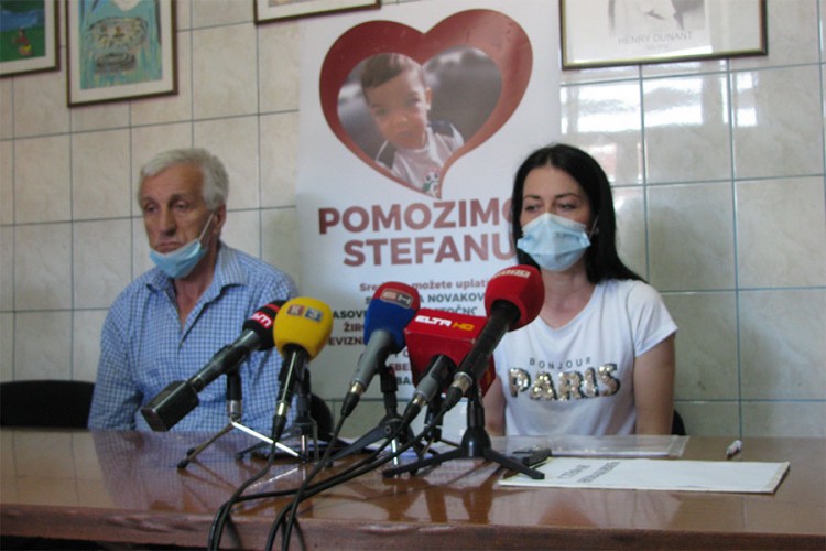 Dvogodišnjem Stefanu Novakoviću potrebna pomoć za liječenje