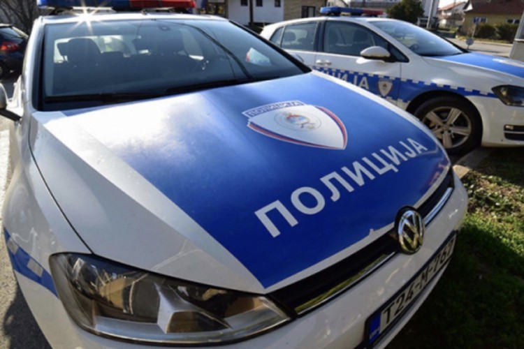 Fotografisao djevojčice sa "zoljama", policija u kući našla oružje
