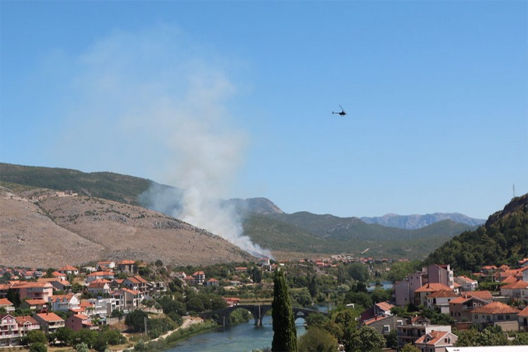 Tokom gašenja požara kod Trebinja odjeknulo 20 eksplozija