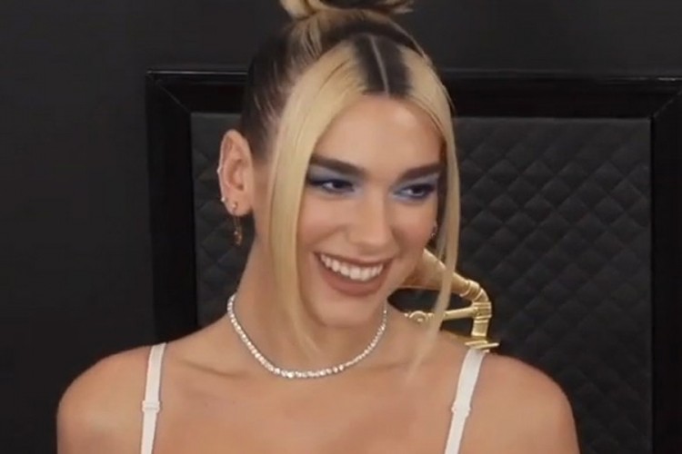Dua Lipa pokazala zadnjicu, Srbi je ismijali: Je l' to od ajvara?