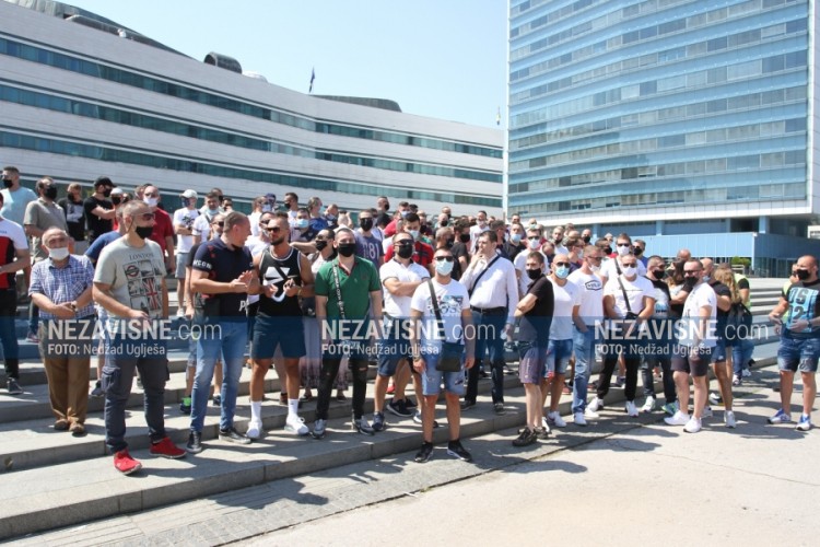 Protest ugostitelja i muzičara u FBiH: Ukinite ograničenje radnog vremena