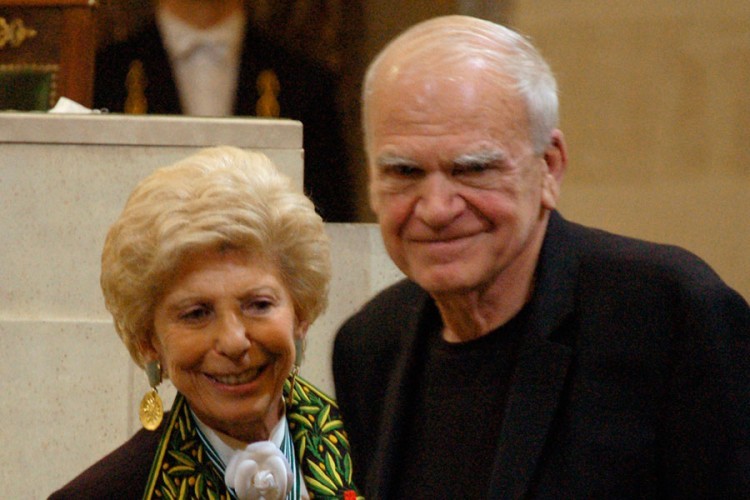 Kundera poklanja svoju biblioteku i arhivu rodnom Brnu