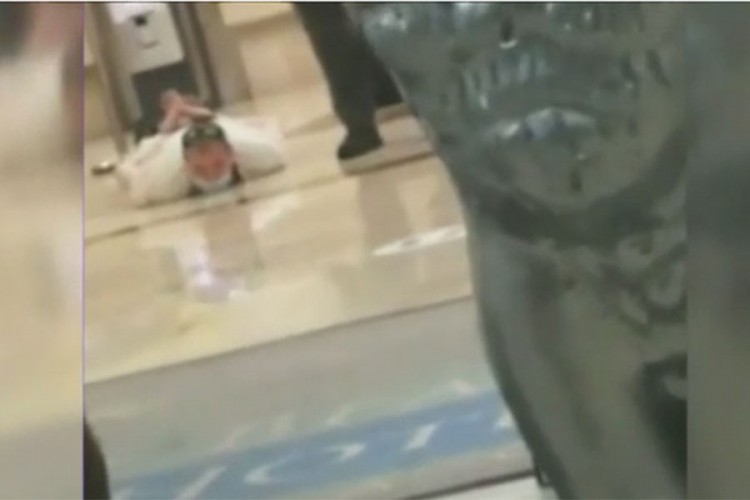 Pucao na majku i dijete u hotelu jer nisu držali distancu