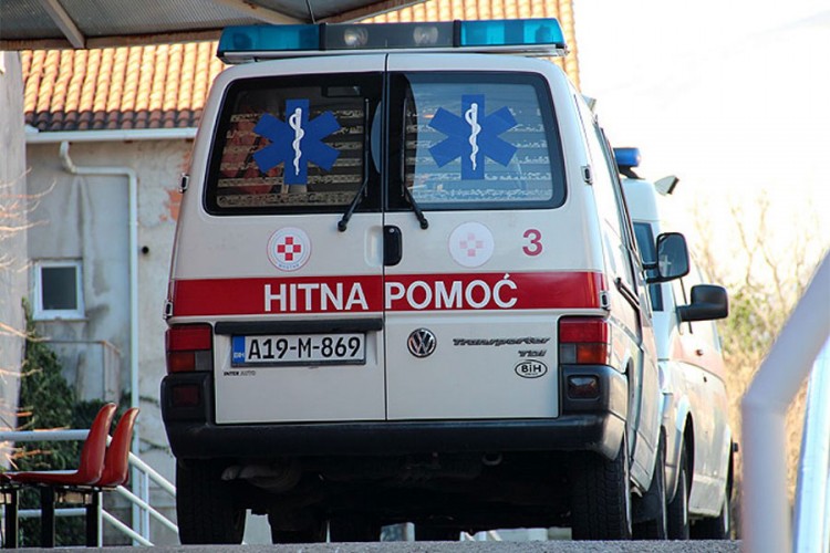 Bježao od policije, skočio sa zida i umro