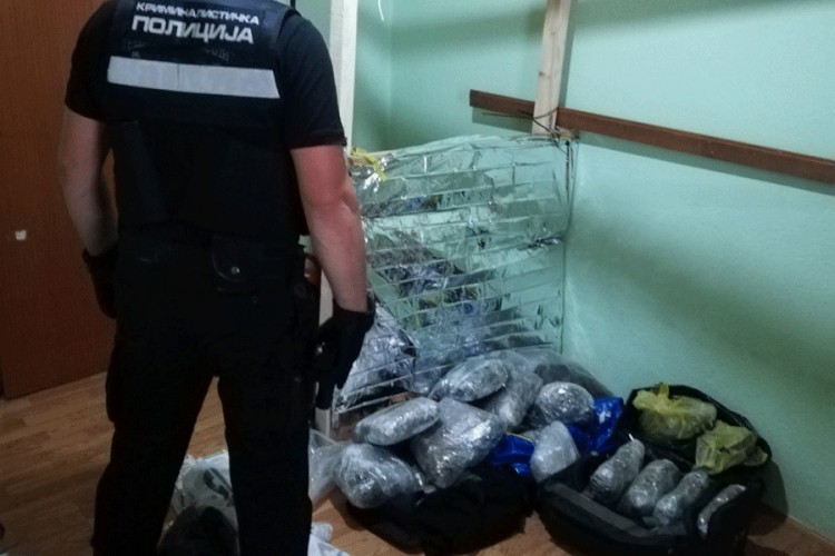 U akciji "Skradin" uhapšene četiri osobe i oduzeto 20 kg droge