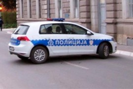 Težak sudar kamiona i dva auta, jedna osoba povrijeđena