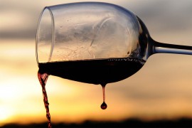 Tuđe vino prodavali kao hrvatsko