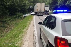 Nesreća kod Prozora: S kamiona se otkačila šlepa i udarila u ...