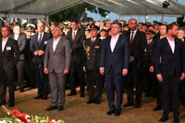 Milanović na Kninskoj tvrđavi uručio odlikovanja generalima