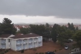 Nevrijeme pogodilo Dalmaciju, olujna linija duga više od 150 kilometara