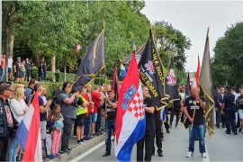 Pripadnici HOS-a došli u Knin uz povike "u boj, u boj"