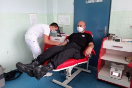 Krv darovalo 60 policajaca