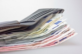 Italijanski političari pored plate od 15.000 uzeli i 600 evra pomoći