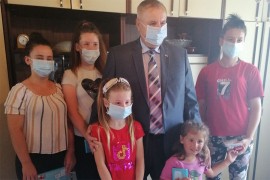 Višković uručio ključeve kuće sedmočlanoj porodici Stanković u ...