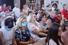 U Dalmaciji mnogo zaraženih, u Sinju prepuna crkva