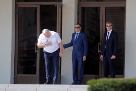 Miting podrške Lukašenku, predsjednik na koljenima pred ljudima