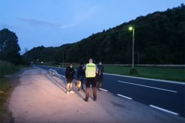 Pogledajte kako policija vraća migrante na ulazu u USK