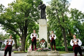 Položen vijenac na Kočićev spomenik u Banjaluci i na grob u Beogradu