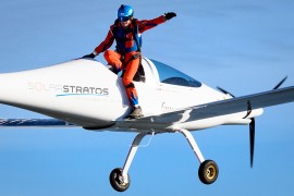 Prvi skok padobranom iz solarnog aviona