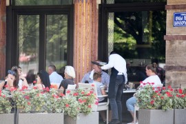 Korona smanjila plate radnicima u nizu djelatnosti u Srpskoj