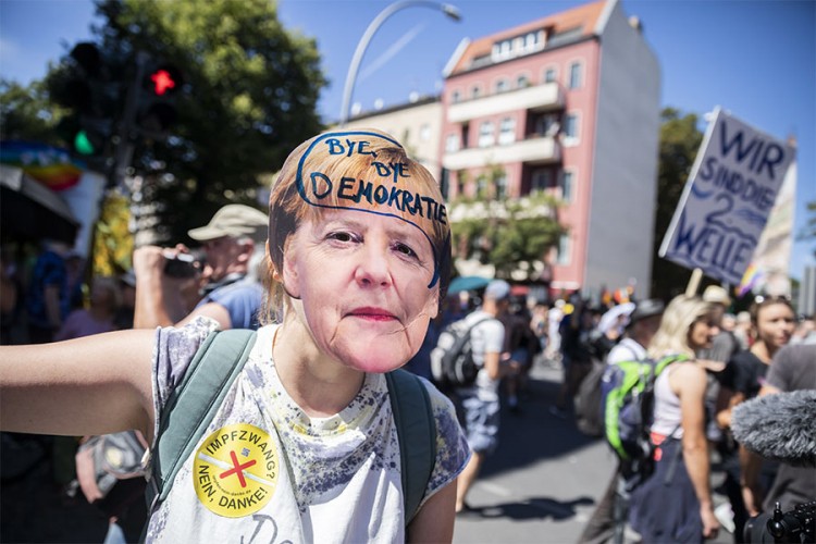 Hiljade ljudi na protestu protiv mjera u Berlinu