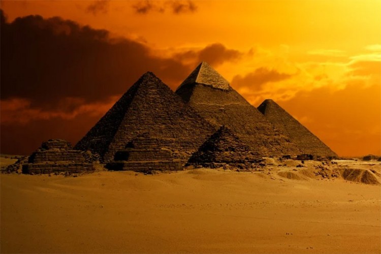 Mask tvrdi da su piramide gradili vanzemaljci, reagovao Egipat