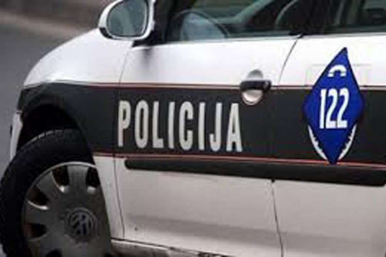 Udario u stub ulične rasvjete pa poginuo