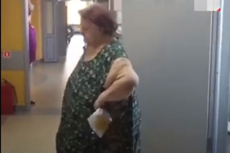 Preminula žena koja je imala 350 kg, godinama živjela vezana za krevet