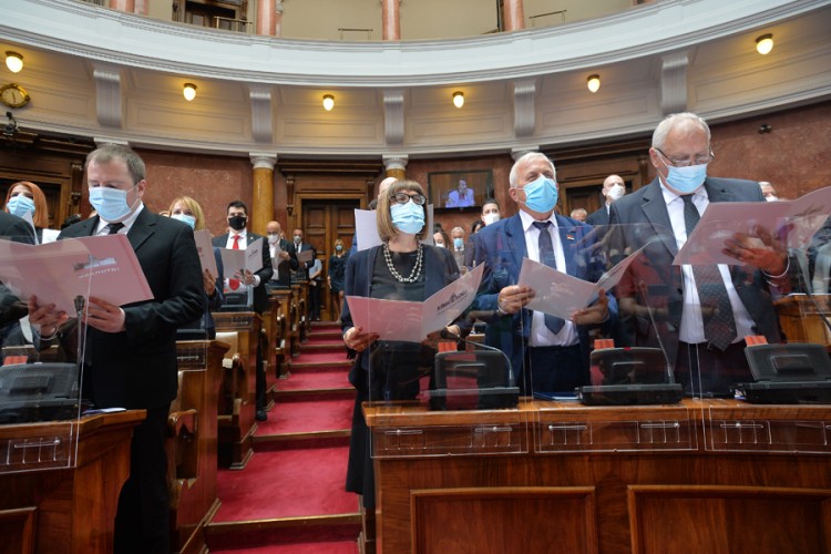 Konstituisana Skupština Srbije, poslanici položili zakletvu