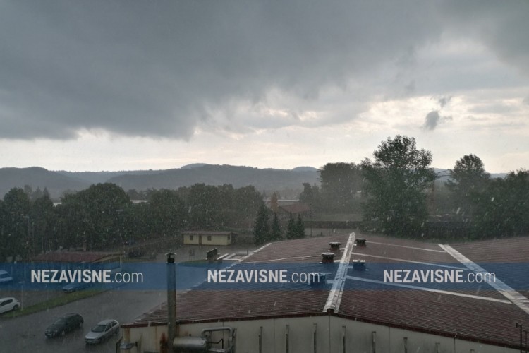 Prolom oblaka i grmljavina u Banjaluci