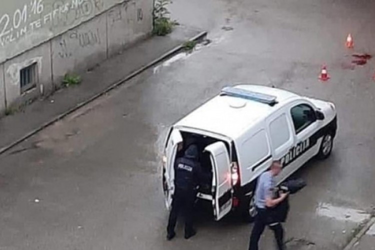 U obračunu u blizini zgrade Vlade USK izbodena dvojica migranata