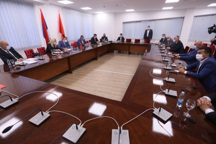 U toku sastanak rukovodstva SNSD-a i delegacije SP-a