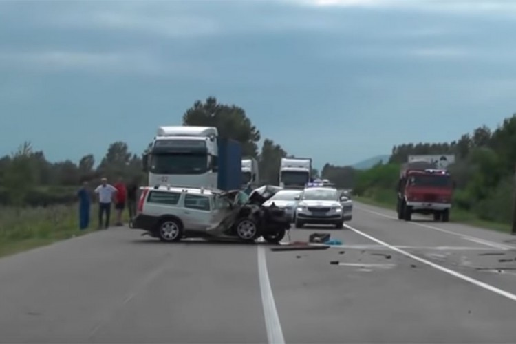 U direktnom sudaru kod Kruševca poginuli i vozač i suvozač