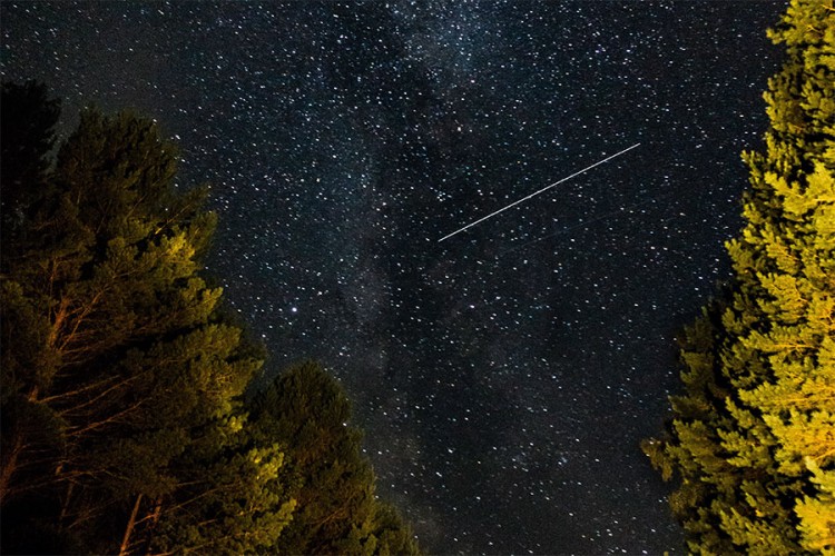 Perseidski bal na nebu 12. avgusta