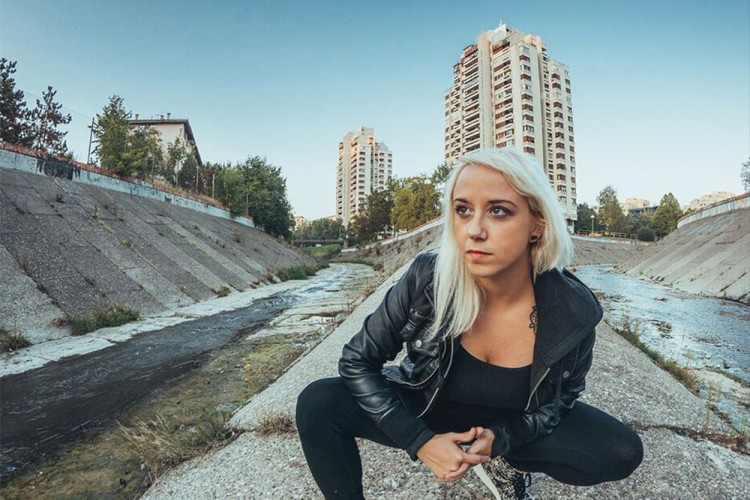 Sassja snimila "I dalje"