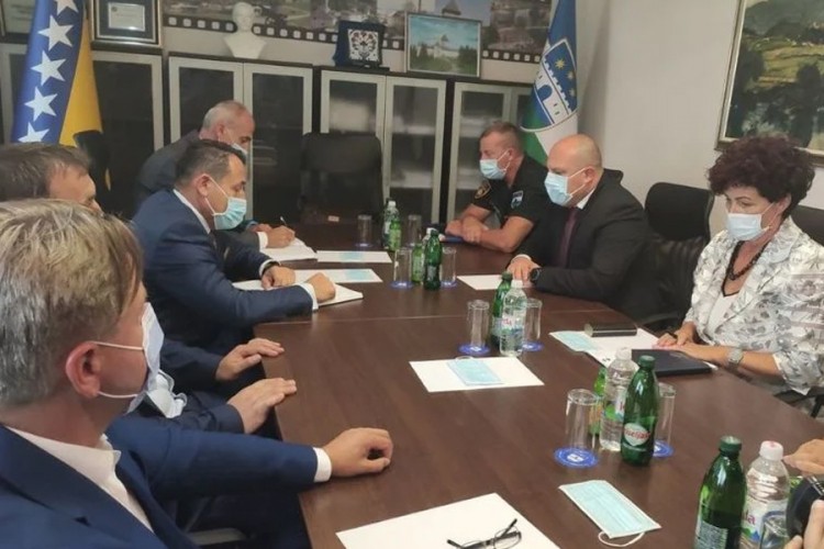 Cikotić u posjeti USK iznio plan za rješenje migrantske krize