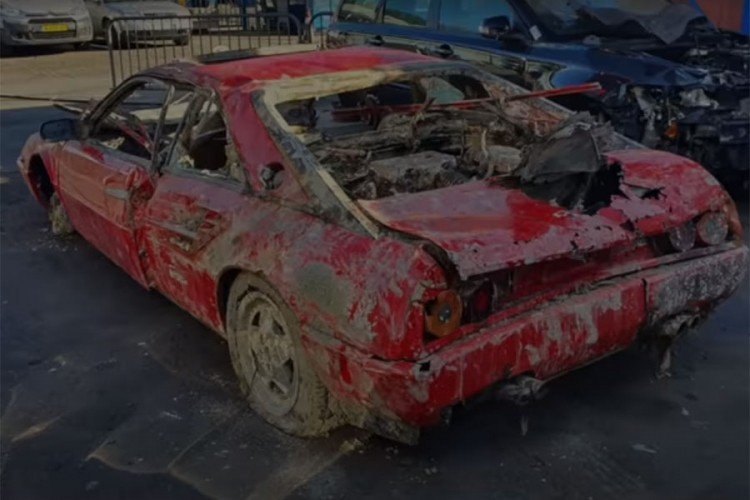 Ferrari 26 godina proveo dnu rijeke, jutjuber pokušava da ga spasi