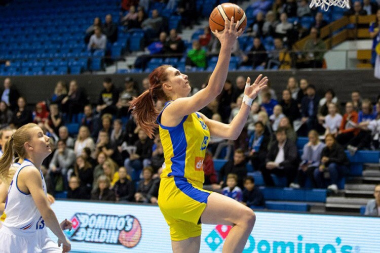 Senzacija iz Feniksa, Nikolina Džebo novo pojačanje