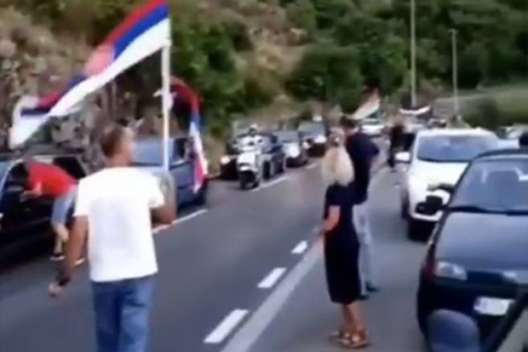Pogledajte doček koji su Crnogorci priredili onima koji su ušli iz Srbije
