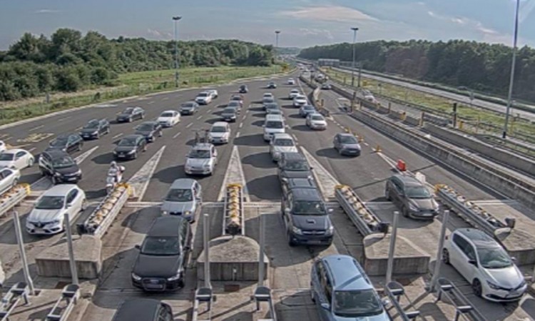 Kolona duga 15 kilometara prema Zagrebu