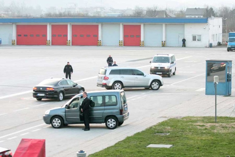 "Nezavisne" istražuju: Desetine političara pod budnim okom policije
