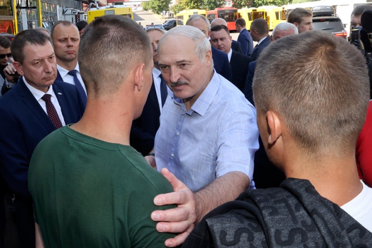 Lukašenko: Izbori tek kad se usvoji novi ustav