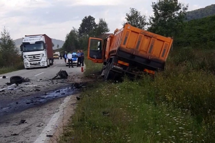 Bračni par i beba nastradali u nesreći kod Mrkonjić Grada