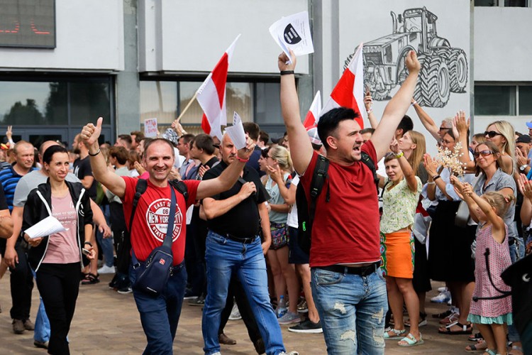 Makron Putinu: Podržite dijalog u Bjelorusiju; Rusu miješanje neprihvatljivo