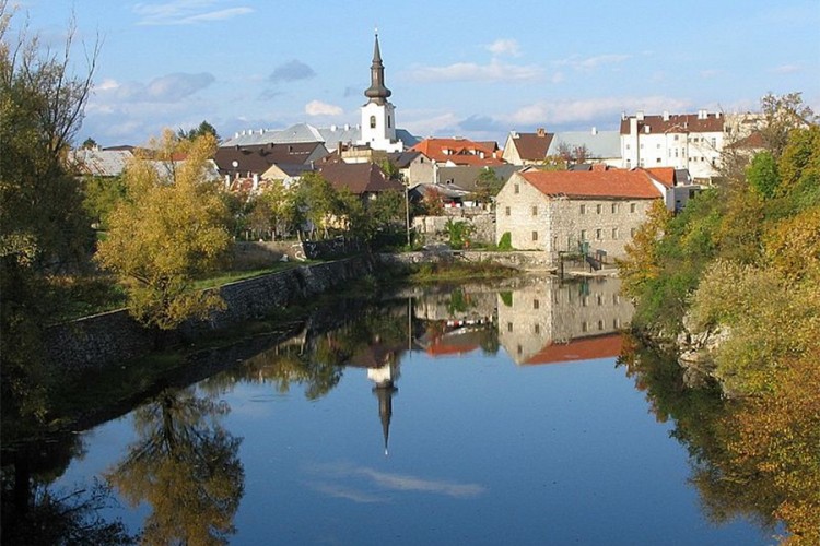 Spomenik Tesli poslije tri decenije ponovo u Gospiću