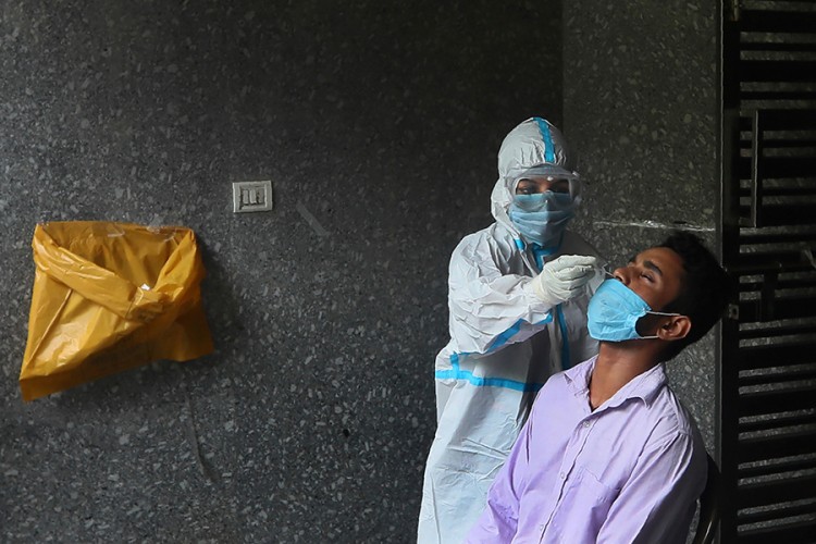 Skoro trećina testiranih u Nju Delhiju ima antitijela na koronu