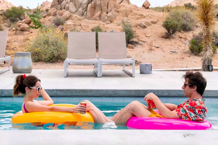 Film "Palm Springs" - čista petica