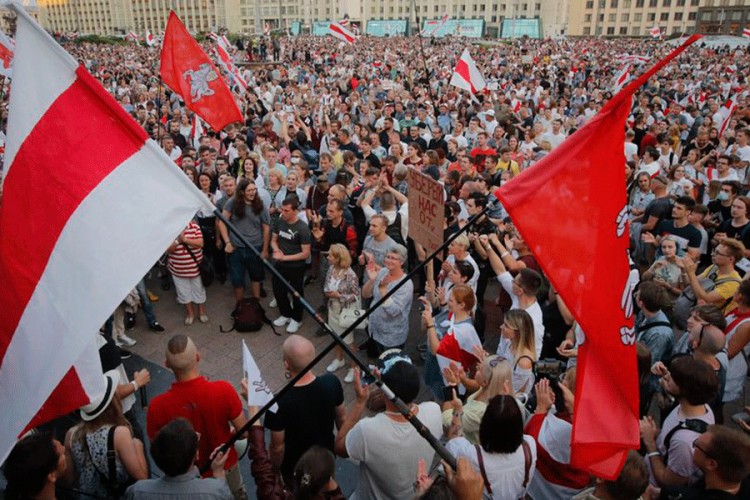 Demonstranti u Bjelorusiji ne odustaju, vojska upozorava da će reagovati